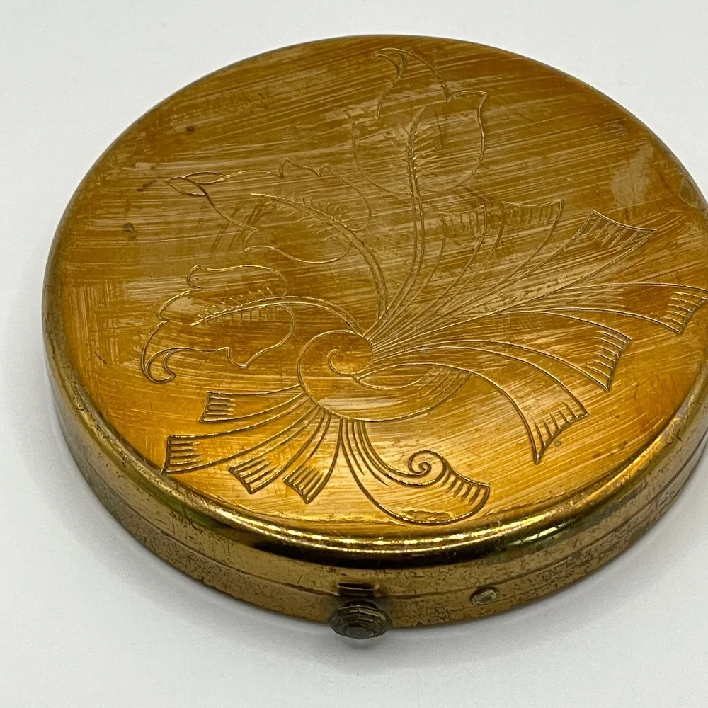 Dorset Fifth Avenue Engraved Design Vintage Powder Compact
